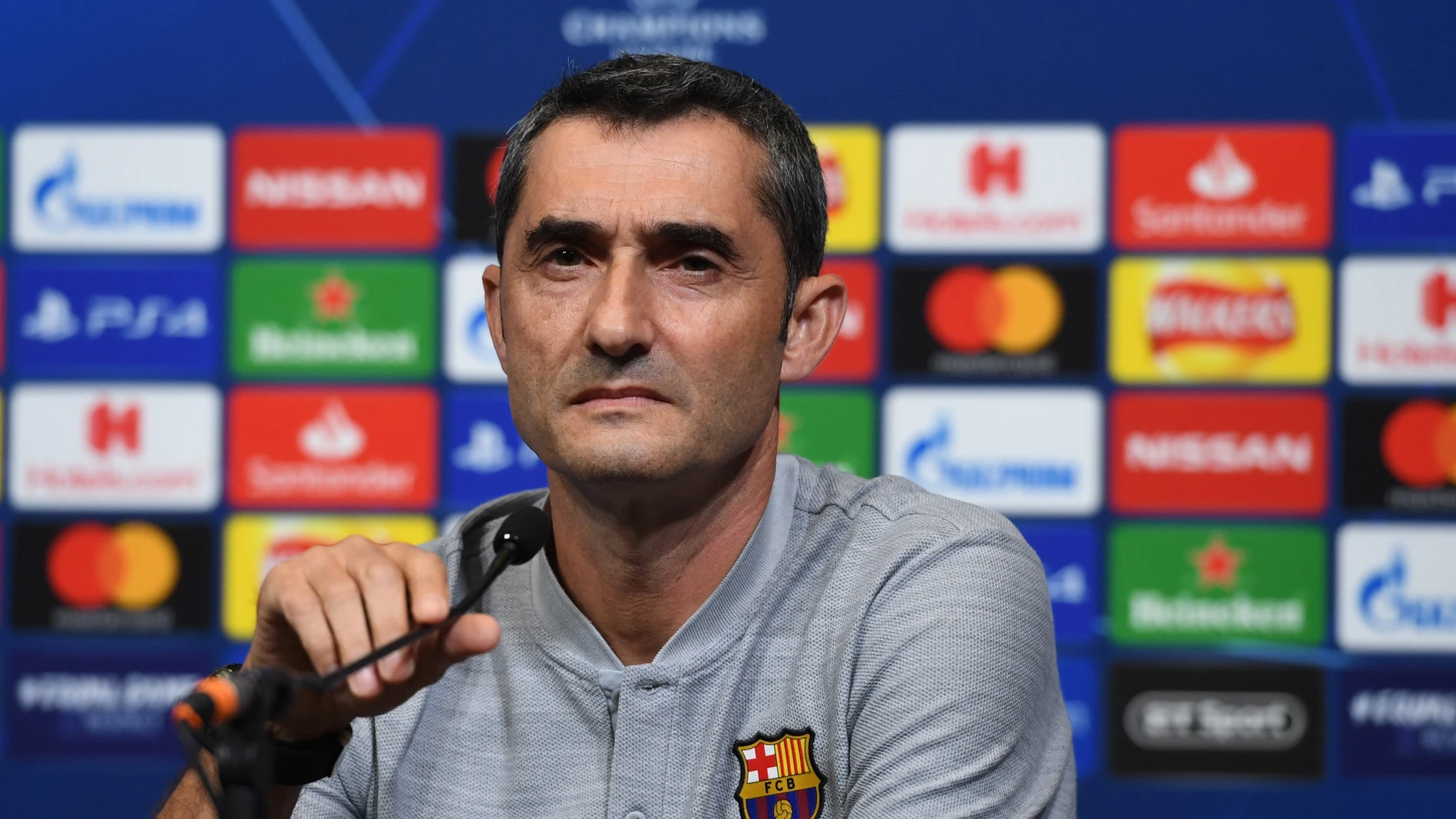 Ernesto Valverde, en rueda de prensa con el Barcelona Ernesto Valverde, en rueda de prensa con el Barcelona