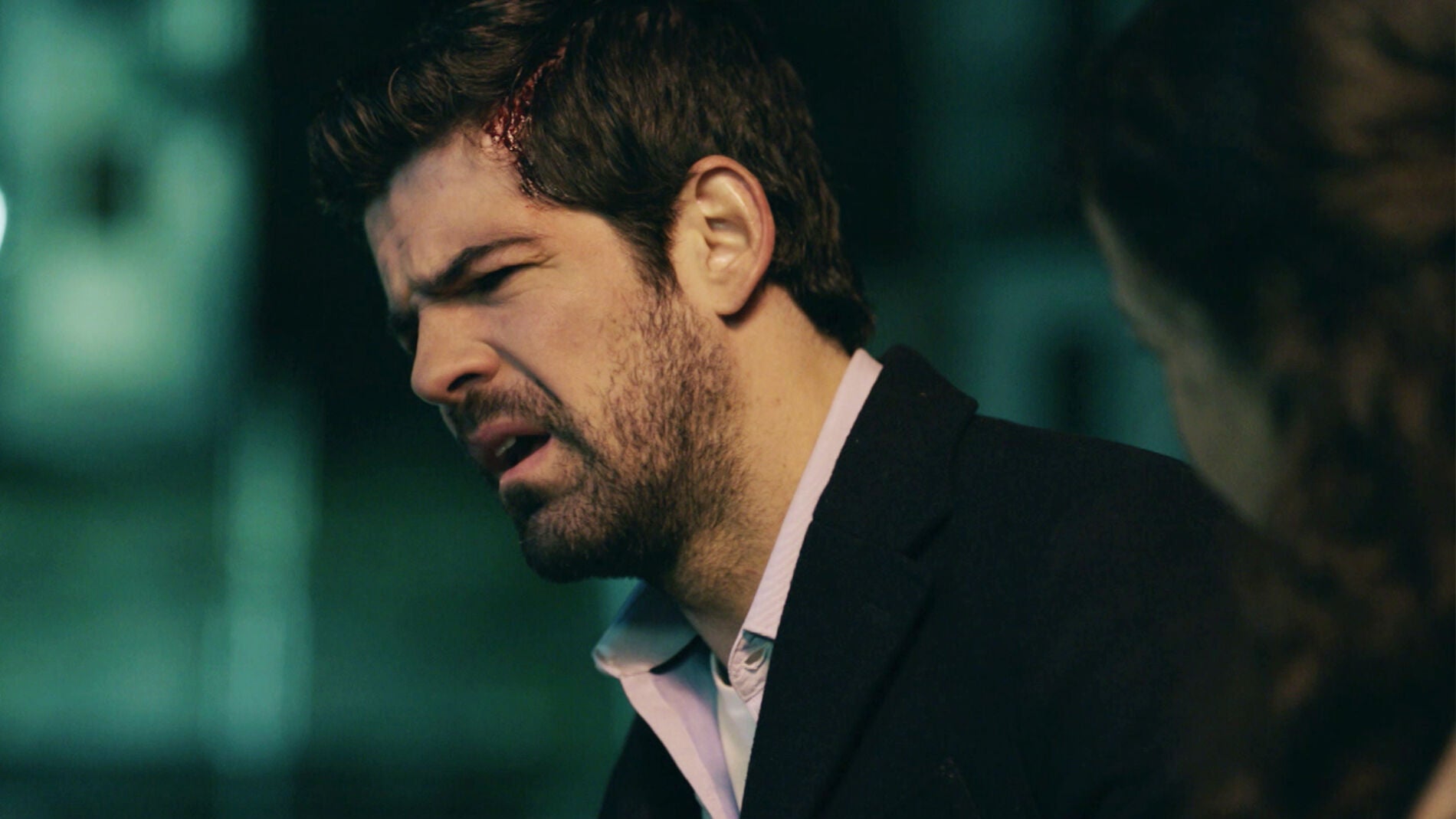 Jon descubre una pista sobre la desaparici&oacute;n de Anne tras ser atacado en plena calle