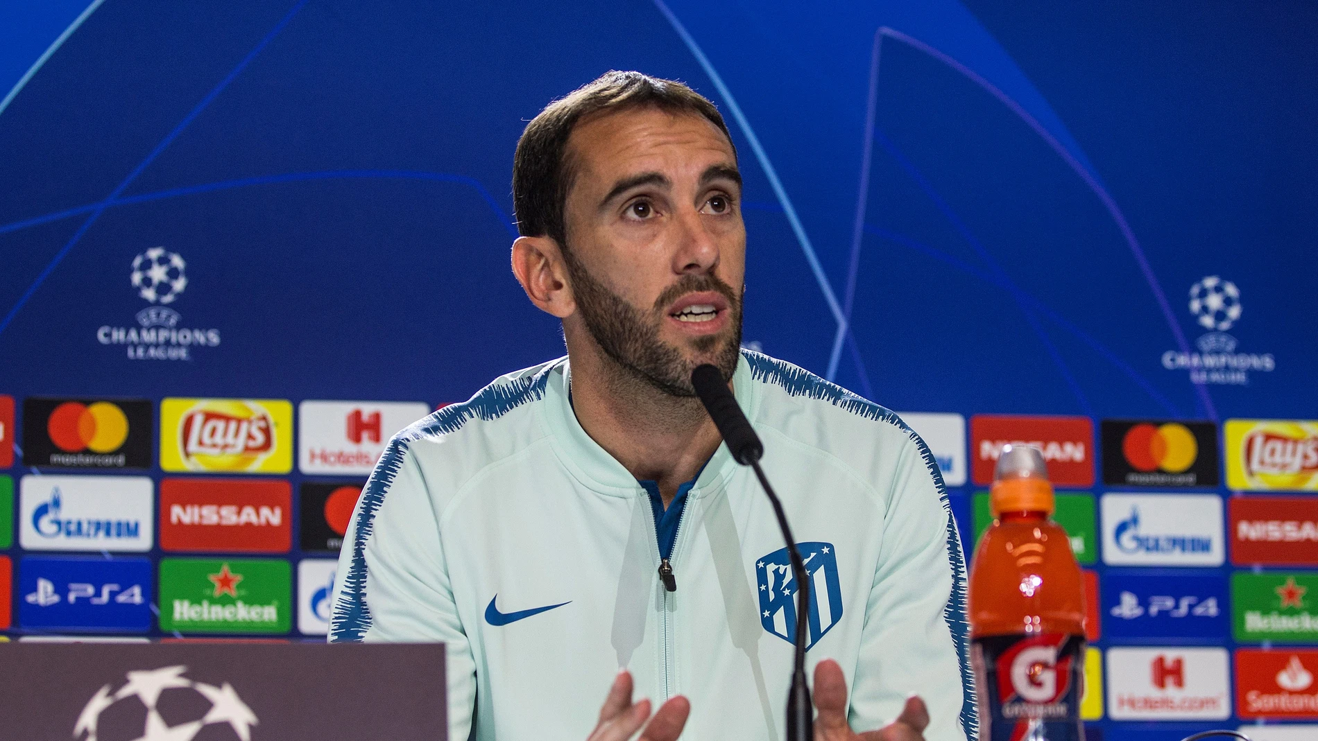 Godín se explica en rueda de prensa Godín se explica en rueda de prensa