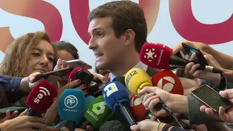 Casado critica la inacción de Sánchez: "No puede seguir siendo el rehén de los independentistas" Casado critica la inacción de Sánchez: "No puede seguir siendo el rehén de los independentistas"