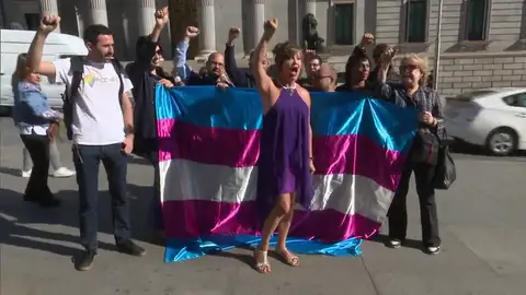 Un grupo de transexuales inicia una huelga de hambre: "Si no hay fecha para la Ley Trans, habrá furia trans" Un grupo de transexuales inicia una huelga de hambre: "Si no hay fecha para la Ley Trans, habrá furia trans"