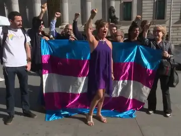 Un grupo de transexuales inicia una huelga de hambre: "Si no hay fecha para la Ley Trans, habrá furia trans" Un grupo de transexuales inicia una huelga de hambre: "Si no hay fecha para la Ley Trans, habrá furia trans"