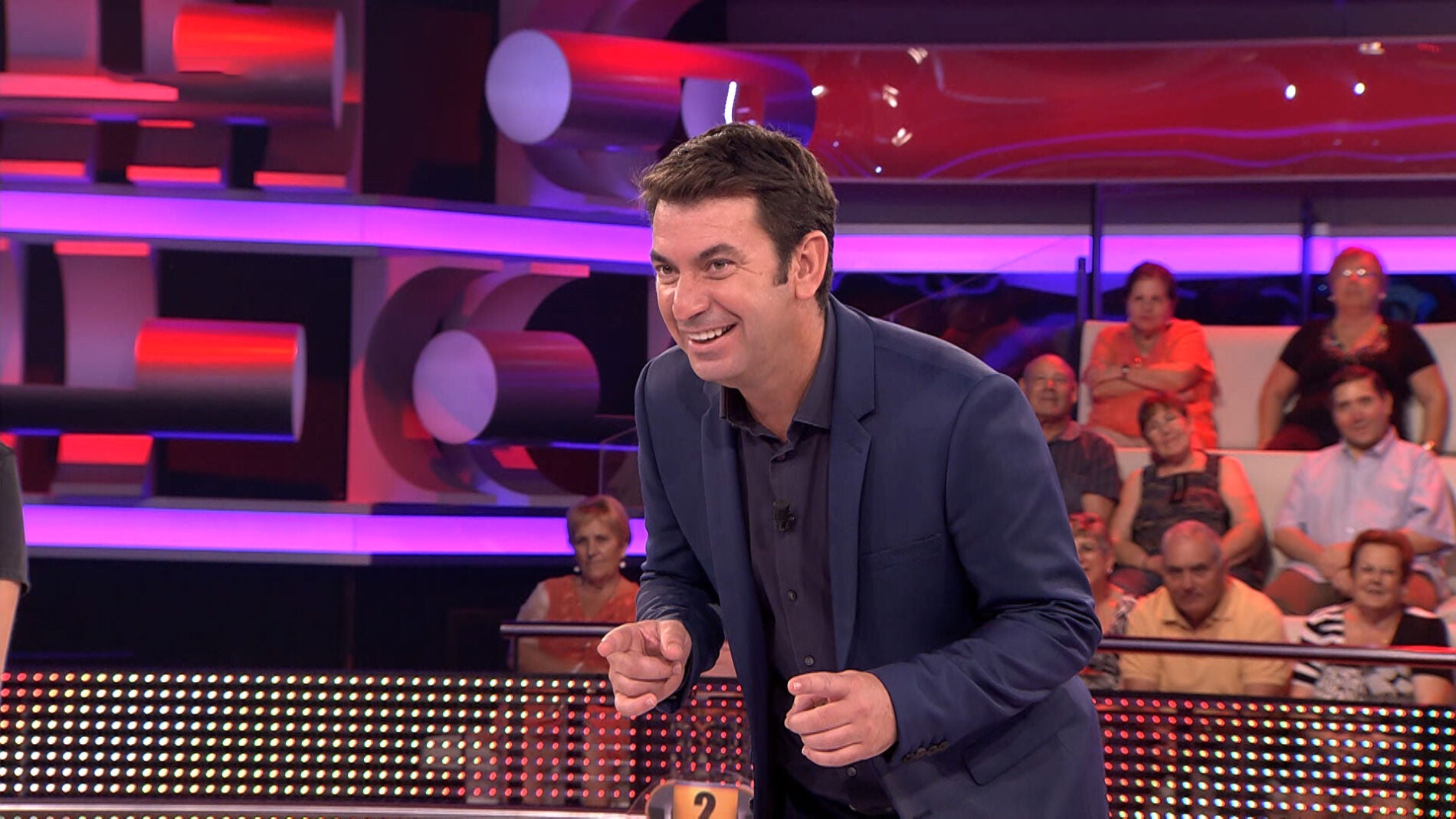 Arturo Valls aprende a pronunciar en franc&eacute;s una frase muy importante para &eacute;l