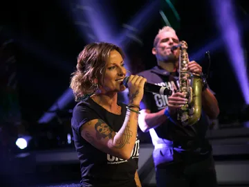 Emilio Aragón al piano, La Mari de Chambao y Gibert al saxo tocan 'Una décima de segundo' en 'El Hormiguero 3.0' Emilio Aragón al piano, La Mari de Chambao y Gibert al saxo tocan 'Una décima de segundo' en 'El Hormiguero 3.0'