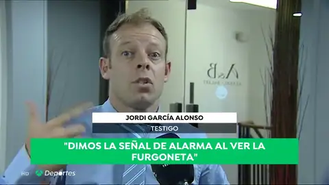 Los ciclistas autores de la denuncia viral: "Puede resultar cómico, pero esa carretera está plagada de ramos de flores" Los ciclistas autores de la denuncia viral: "Puede resultar cómico, pero esa carretera está plagada de ramos de flores"