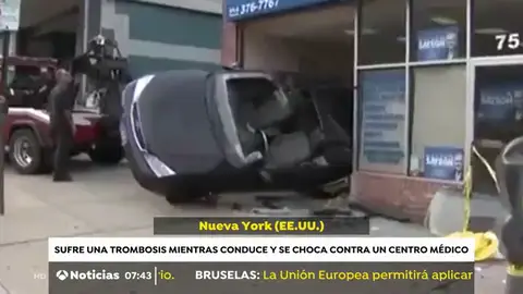 Un hombre de 68 años sufre una trombosis conduciendo y se empotra contra el centro de salud al que acudía Un hombre de 68 años sufre una trombosis conduciendo y se empotra contra el centro de salud al que acudía