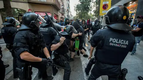 Fotografía de archivo de los Mossos d'Esquadra en una manifestación Dispositivos de los Mossos d´Esquadra cargan contra los manifestantes independentistas