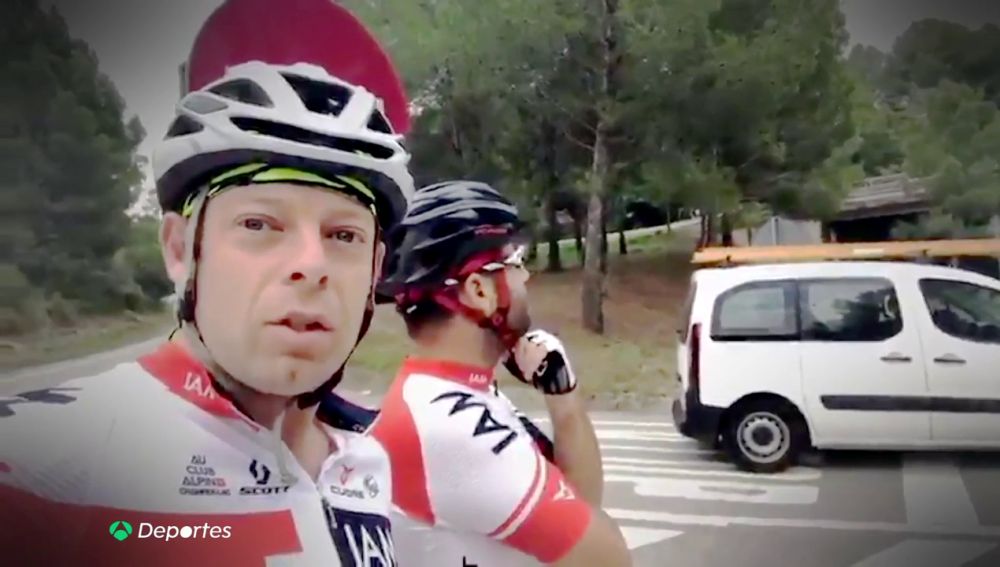 (03-10-18) Los ciclistas autores de la denuncia viral: "Puede resultar cómico, pero esa carretera está plagada de ramos de flores"