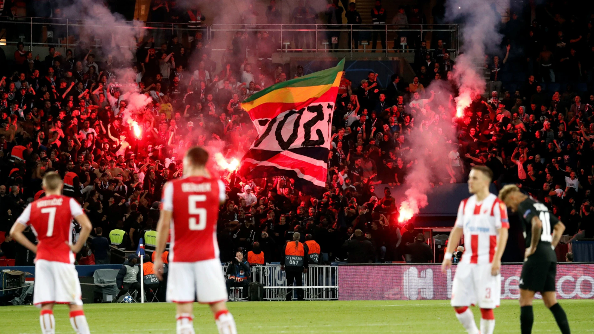Bengalas en el Parque de los Príncipes Bengalas en el Parque de los Príncipes