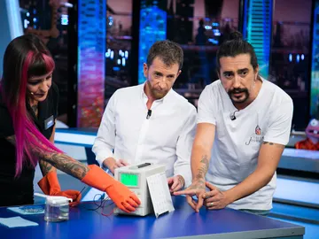 La sorprendente anodización instantánea de Marron en 'El Hormiguero 3.0' La sorprendente anodización instantánea de Marron en 'El Hormiguero 3.0'