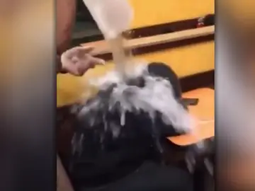Despedido por humillar a un mendigo Despedido por humillar a un mendigo