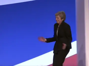Theresa May se enfrenta al congreso de su partido bailando al ritmo de 'Dancing Queen' de Abba Theresa May se enfrenta al congreso de su partido bailando al ritmo de 'Dancing Queen' de Abba