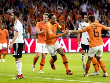 Holanda celebra un gol ante Alemania