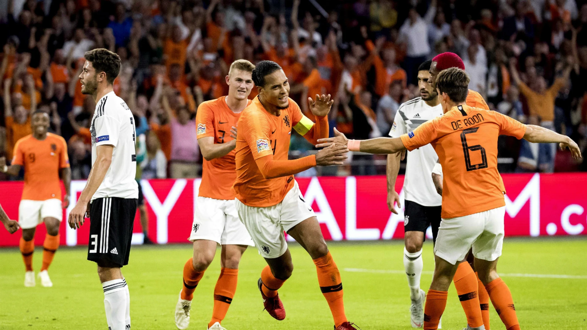 Holanda celebra un gol ante Alemania Holanda celebra un gol ante Alemania