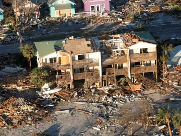 Fotografía aérea que muestra el destrozo ocasionado tras el paso del huracán Michael 