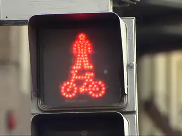 Peatones, ciclistas y motoristas suponen ya la mitad de las muertes en carretera Peatones, ciclistas y motoristas suponen ya la mitad de las muertes en carretera