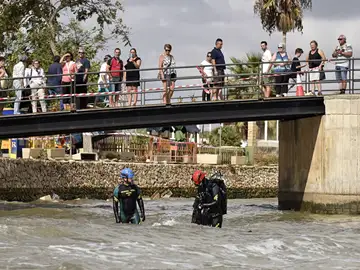 Continúa la busqueda en la desembocadura del Torrente Continúa la busqueda en la desembocadura del Torrente