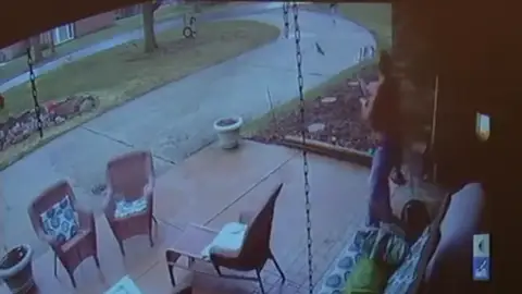 Un hombre dispara contra un joven afroamericano que preguntaba por una dirección Un hombre dispara contra un joven afroamericano que preguntaba por una dirección