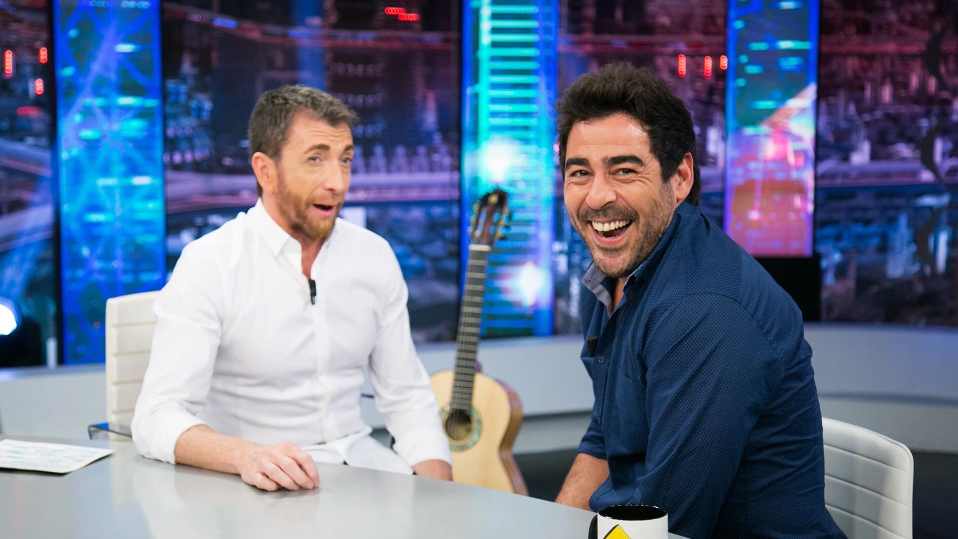 Pablo Motos y Pablo Chiapella hablan sobre las cookies y la privacidad en 'El Hormiguero 3.0': "Cómo se enteren de lo que veo yo... no me llamas más"