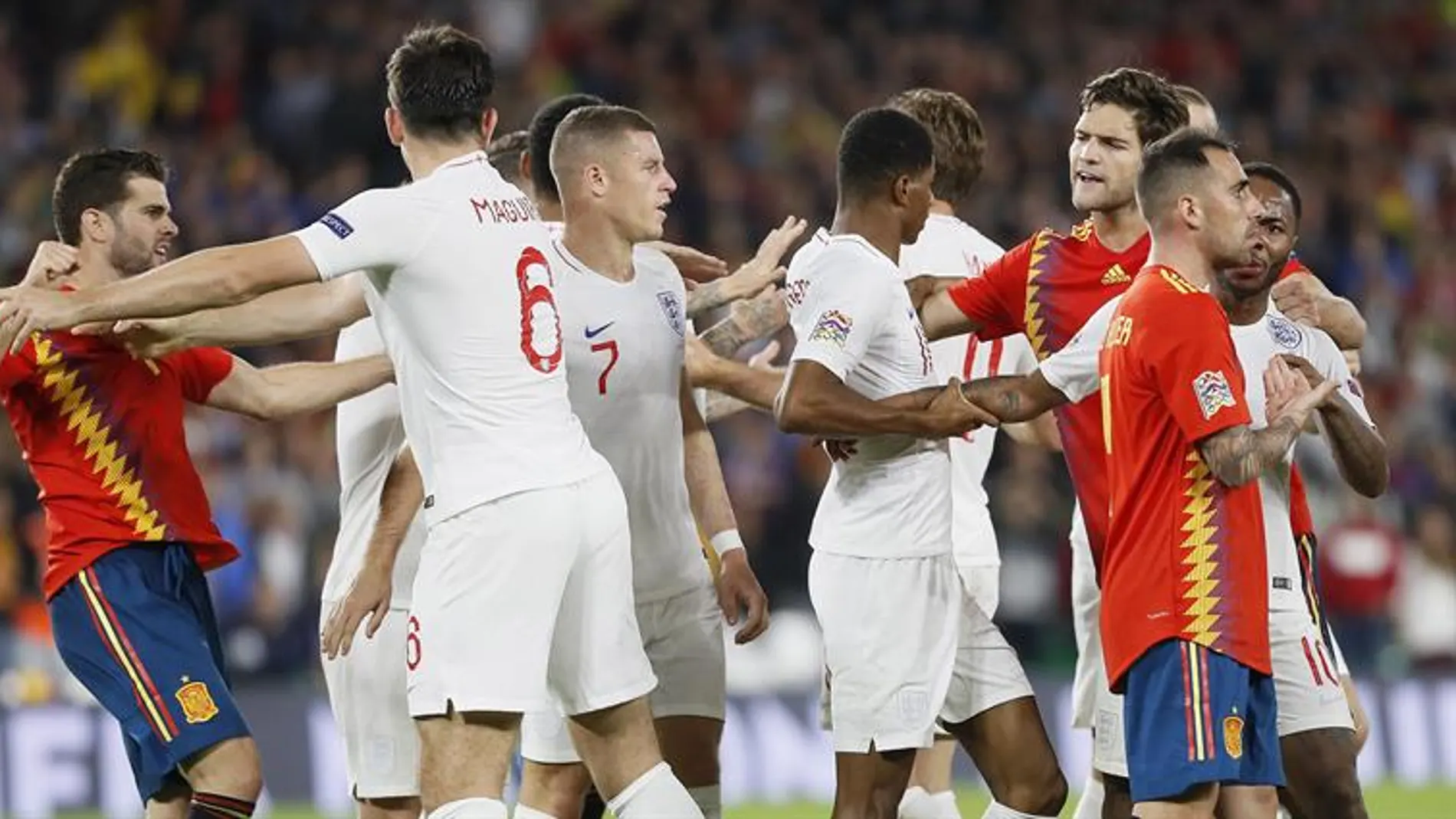 Jugadores de las selecciones de España e Inglaterra durante el partido de la Liga de las Naciones disputado esta noche en el estadio Benito Villamarín Jugadores de las selecciones de España e Inglaterra durante el partido de la Liga de las Naciones disputado esta noche en el estadio Benito Villamarín
