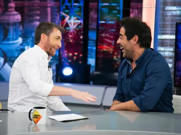 Pablo Motos halaga a Pablo Chiapella en 'El Hormiguero 3.0': "Hay que tener valor para ir a un pueblo y que unos desconocidos te cuenten todo" Pablo Motos halaga a Pablo Chiapella en 'El Hormiguero 3.0': "Hay que tener valor para ir a un pueblo y que unos desconocidos te cuenten todo"