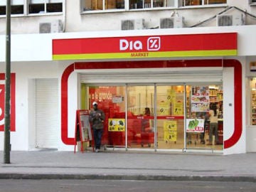 Fachada de un supermercado Dia