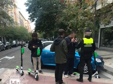 Multan a tres jóvenes por conducir patinetes eléctricos bajo los efectos del alcohol Multan a tres jóvenes por conducir patinetes eléctricos bajo los efectos del alcohol