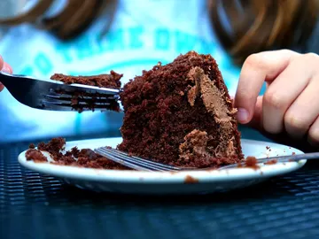 Comer de más con la regla, algo bastante habitual. Comer de más con la regla, algo bastante habitual.