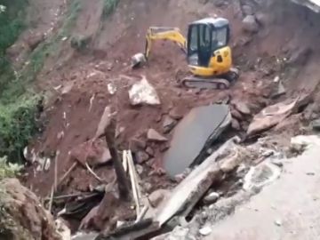 El temporal provoca un enorme socavón en Vilanova del Sau, en Barcelona El temporal provoca un enorme socavón en Vilanova del Sau, en Barcelona
