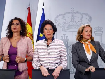 Las ministras de Hacienda María Jesús Montero, ministra Portavoz Isabel Celaá, y de Economía Nadia Calviño Las ministras de Hacienda María Jesús Montero, ministra Portavoz Isabel Celaá, y de Economía Nadia Calviño