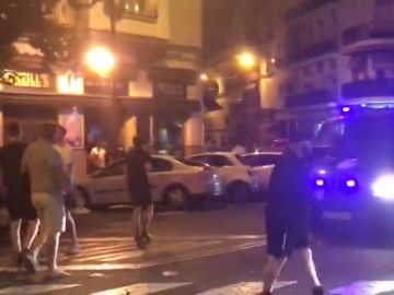 Los hooligans ingleses se enfrentan a la policía en el centro de Sevilla Los hooligans ingleses se enfrentan a la policía en el centro de Sevilla