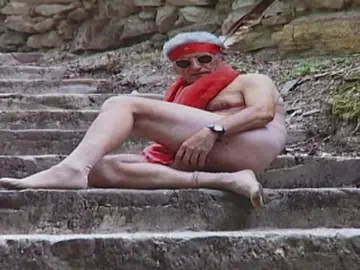 Los vecinos de un pueblo de Soria se desnudan para arreglar las campanas de su Iglesia Los vecinos de un pueblo de Soria se desnudan para arreglar las campanas de su Iglesia