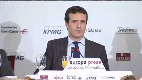 Casado pide a Europa que exija a Sánchez lo mismo que a Rajoy en los Presupuestos: "El Gobierno es un desastre y tiene a España hecha un desastre" Casado pide a Europa que exija a Sánchez lo mismo que a Rajoy en los Presupuestos: "El Gobierno es un desastre y tiene a España hecha un desastre"