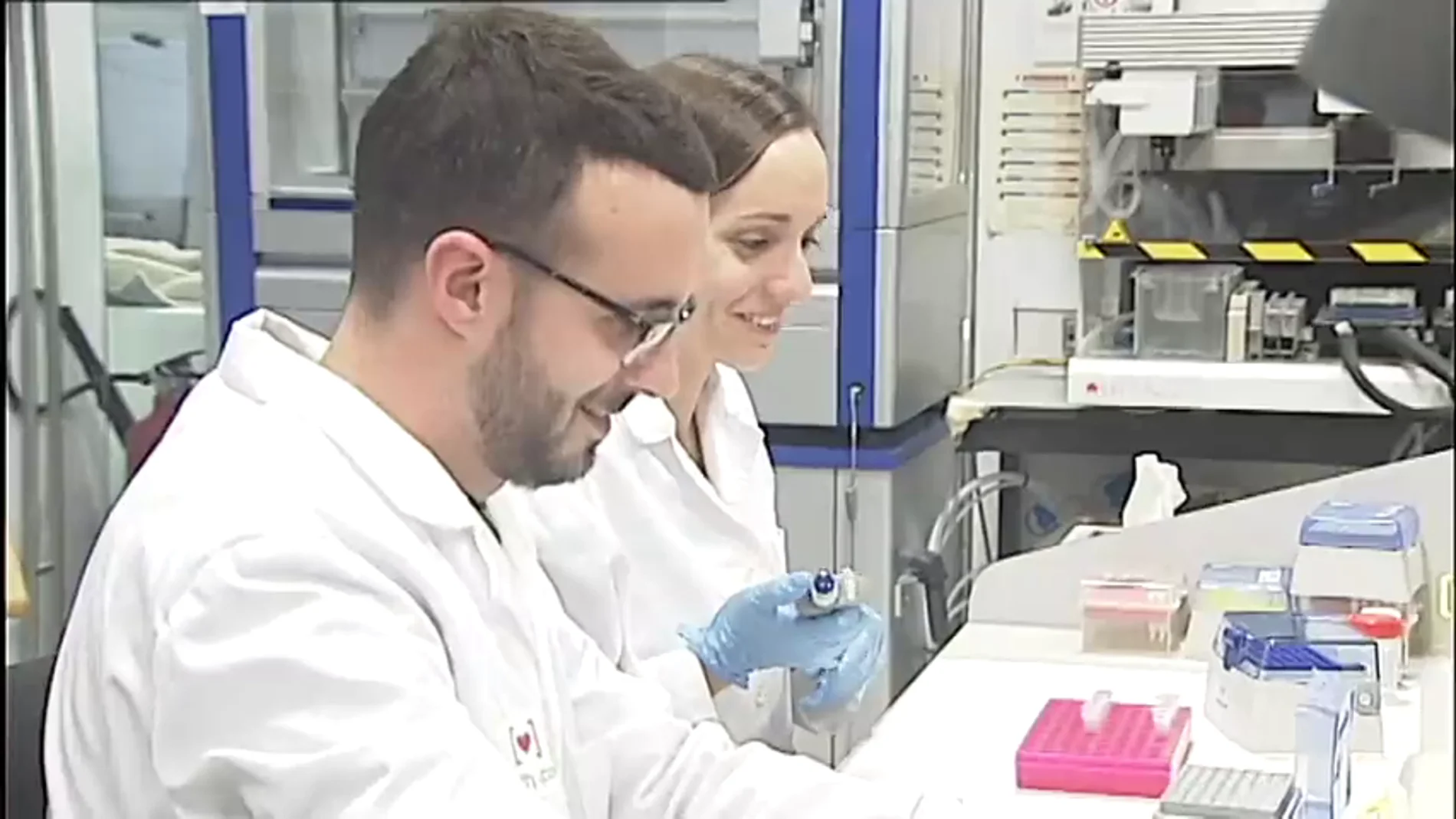 Investigadores españoles consiguen eliminar el VIH en personas con trasplantes de células madre Investigadores españoles consiguen eliminar el VIH en personas con trasplantes de células madre