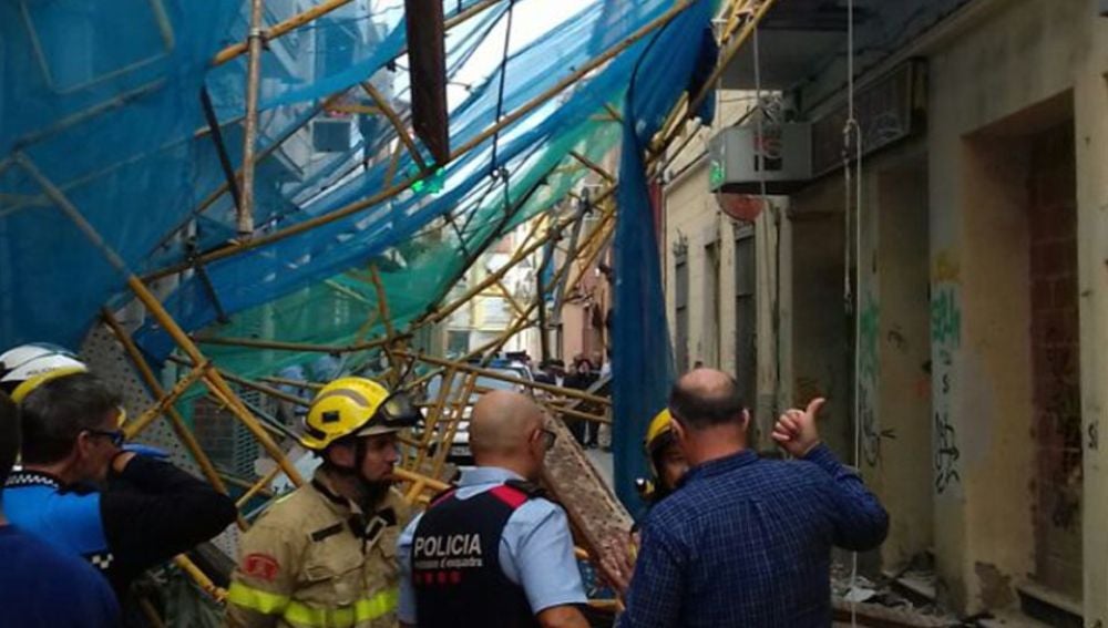 Un andamio se desploma en Pineda de Mar
