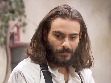 Isaac muestra sus sentimientos a Matías: "He intentado sacarme a Elsa de la cabeza, pero no lo consigo" Isaac muestra sus sentimientos a Matías: "He intentado sacarme a Elsa de la cabeza, pero no lo consigo"