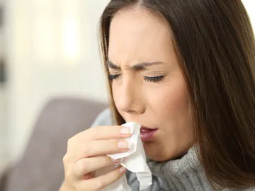 Joven con problemas de tos Joven con problemas de tos