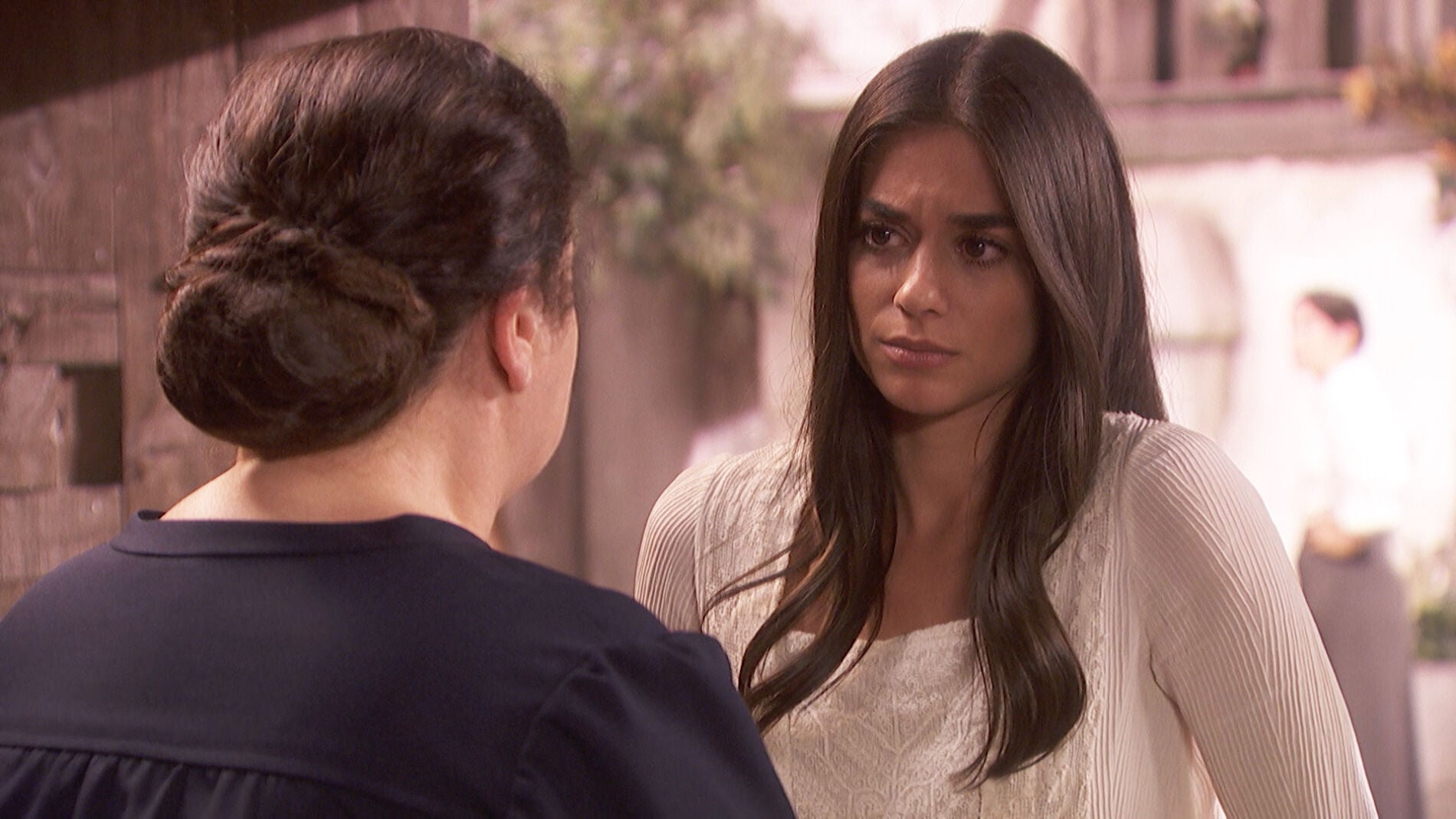 Elsa se reencuentra con Consuelo: "Mi padre estaba arruinado y no tengo a d&oacute;nde ir"