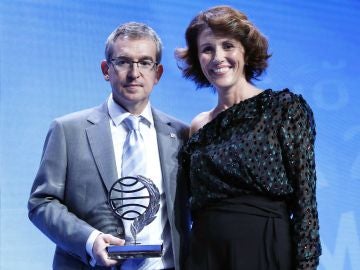 El ganador del Premio Planeta 2018, Santiago Posteguillo, y la finalista, Ayanta Barilli