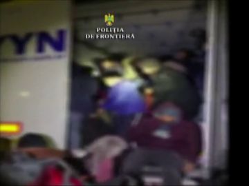 Encuentran a 47 inmigrantes escondidos en un camión en la frontera de Rumanía