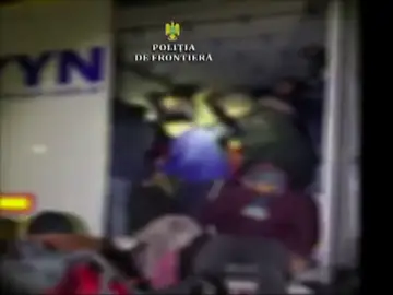 Encuentran a 47 inmigrantes escondidos en un camión en la frontera de Rumanía Encuentran a 47 inmigrantes escondidos en un camión en la frontera de Rumanía