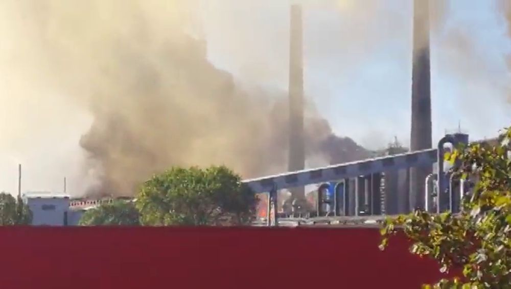 REEMPLAZO: Declarado un incendio en la fábrica de ArcelorMittal en Avilés