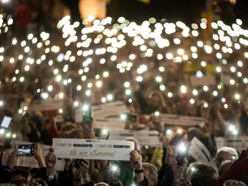 Vista de la concentración 'Un año de vergüenza, un año de dignidad' convocada por la ANC y Ómnium Vista de la concentración 'Un año de vergüenza, un año de dignidad' convocada por la ANC y Ómnium