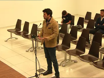 El "estafador del amor" de Barcelona se sienta de nuevo en el banquillo de los acusados El "estafador del amor" de Barcelona se sienta de nuevo en el banquillo de los acusados