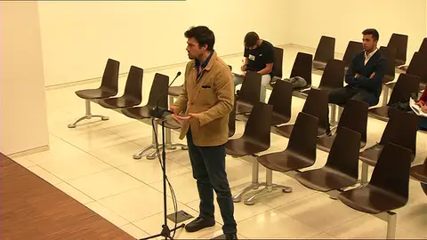 El "estafador del amor" de Barcelona se sienta de nuevo en el banquillo de los acusados El "estafador del amor" de Barcelona se sienta de nuevo en el banquillo de los acusados