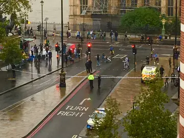 Investigan la aparición de un paquete sospechoso en Londres Investigan la aparición de un paquete sospechoso en Londres