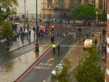 Investigan la aparición de un paquete sospechoso en Londres Investigan la aparición de un paquete sospechoso en Londres