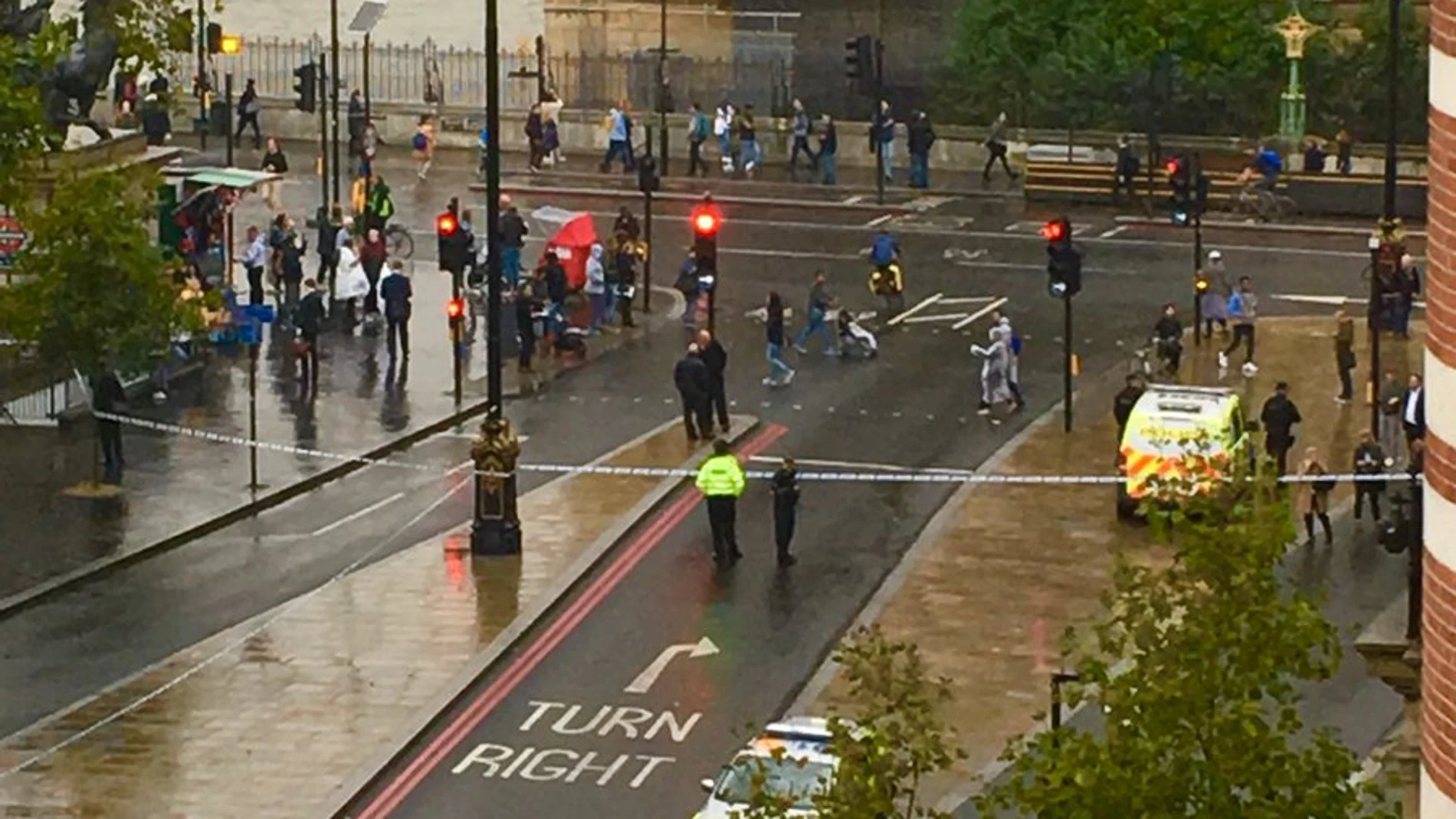 Investigan la aparición de un paquete sospechoso en Londres Investigan la aparición de un paquete sospechoso en Londres