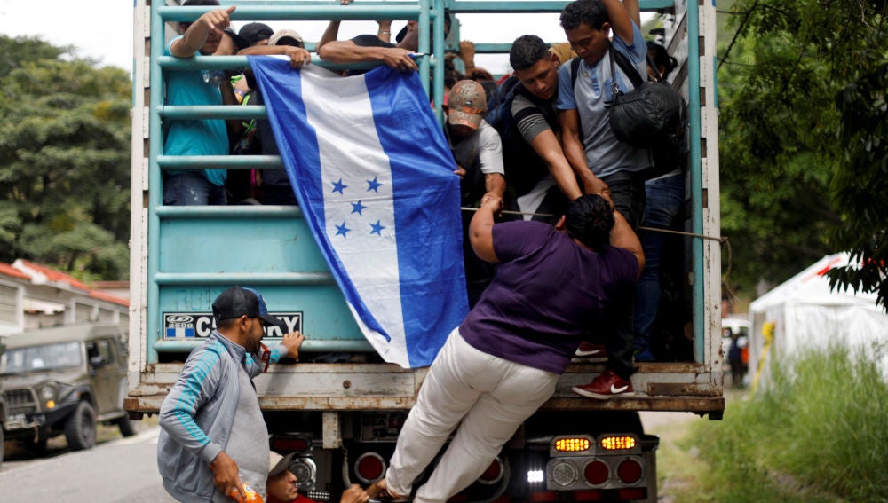 Migrantes hondureños tratan de llegar a Estados Unidos