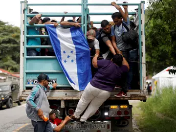 Migrantes hondureños tratan de llegar a Estados Unidos Migrantes hondureños tratan de llegar a Estados Unidos
